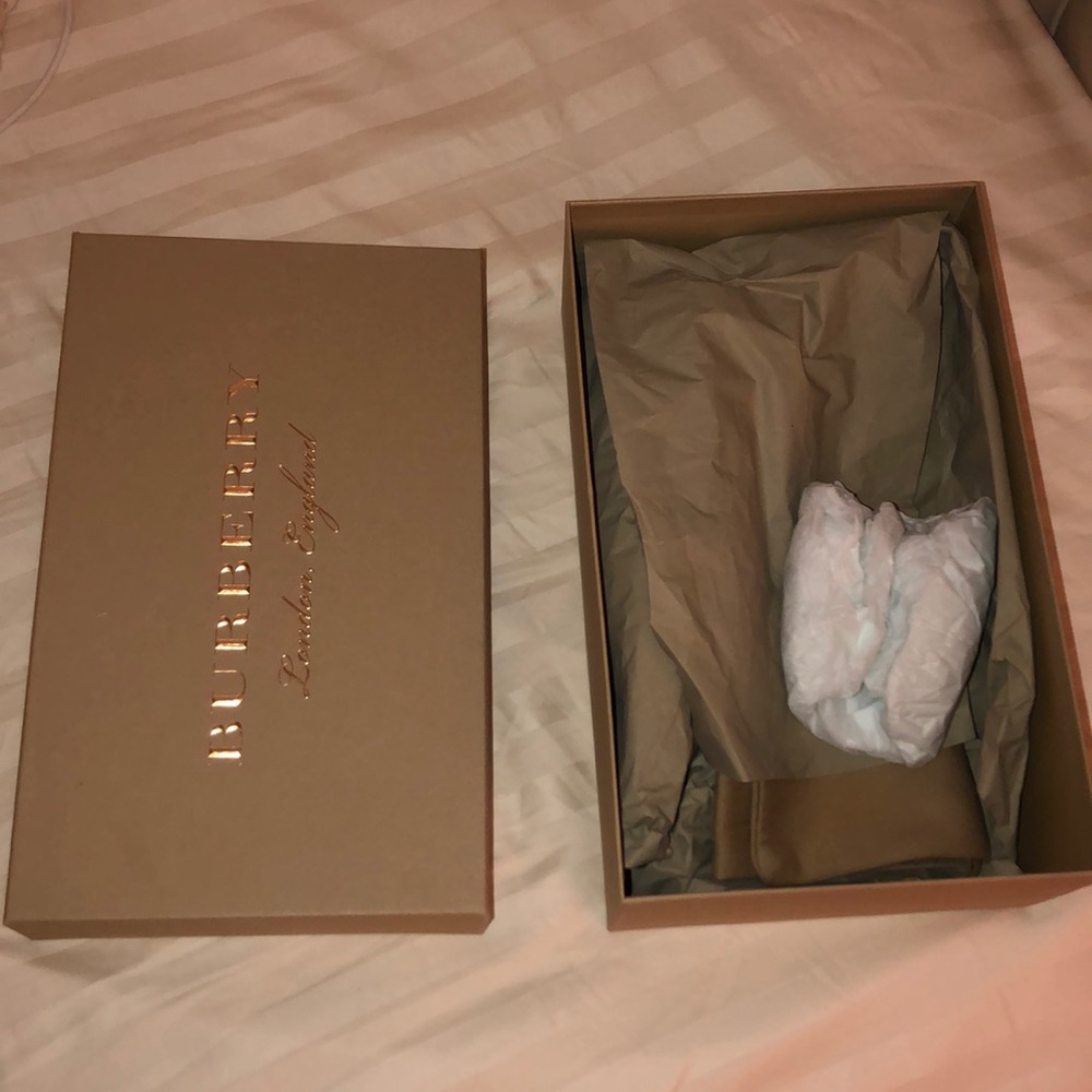 Authentic Burberry Box - Picture 3 of 3